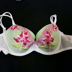 NWOT Beautiful floral embroidered bra